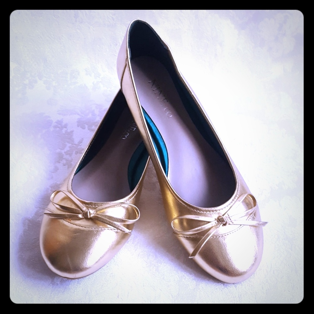 NWOT Nine & Co. Gold Ballet Flats